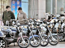 【南方都市報(bào)】禁售摩托車電動(dòng)車的懶政邏輯